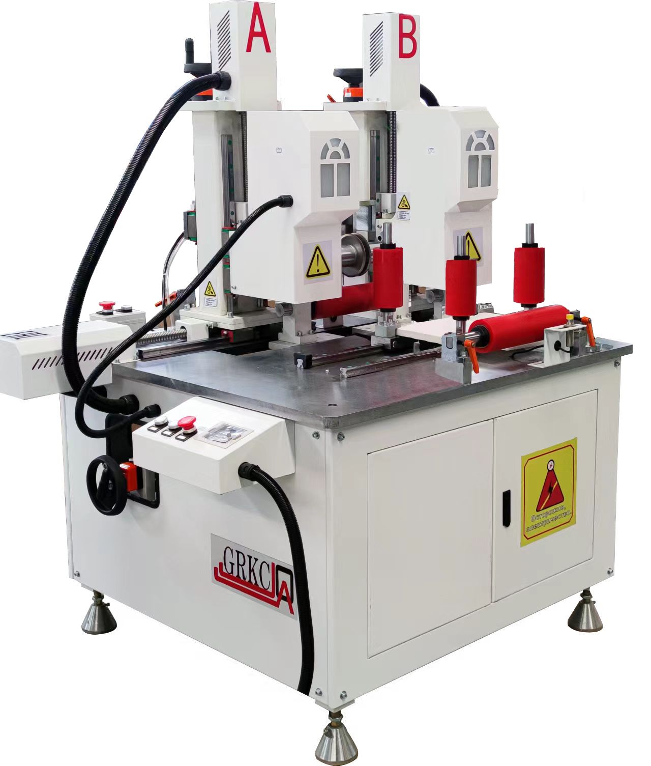 在隔熱斷橋鋁型材的生產(chǎn)過程中，設備的選擇直接影響生產(chǎn)效率和產(chǎn)品質量